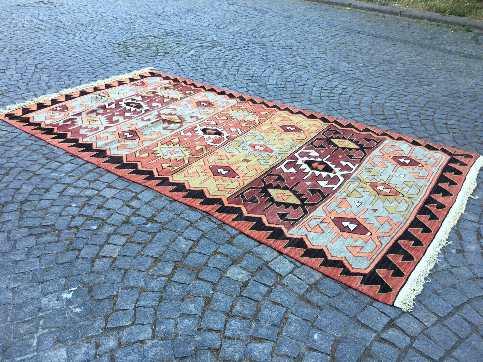 Vintage Handmade Kilim Rug 66133 in 168x337 Cm Pink Kilim Vintage Handmade Kilim Rug 66133 in 168x337 Cm Pink Kilim