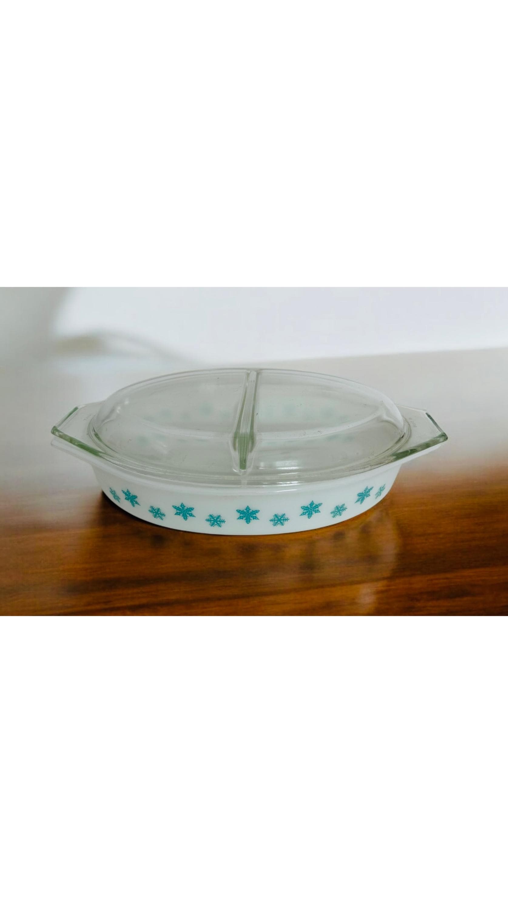 Vintage Pyrex Turquoise Snowflake 1 1/2 Quart Divided Baking Dish with Original Clear Lid – Mid-Century Modern Collectible Cookware