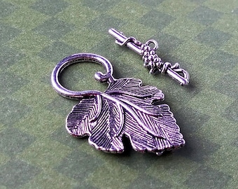 Fechos de alavanca em formato de folha de uva em prata antiga: achados de joias para colar