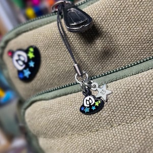 Amuleto de gatito espacial con platillo volador / Amuleto para teléfono con gato OVNI imagen 2