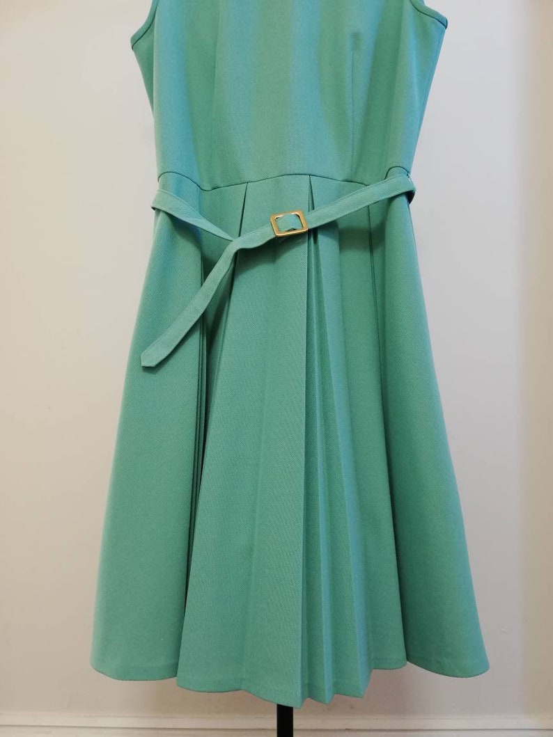 ML Deep turquoise crimplene dress from the 70/'s with pleated skirt and belt