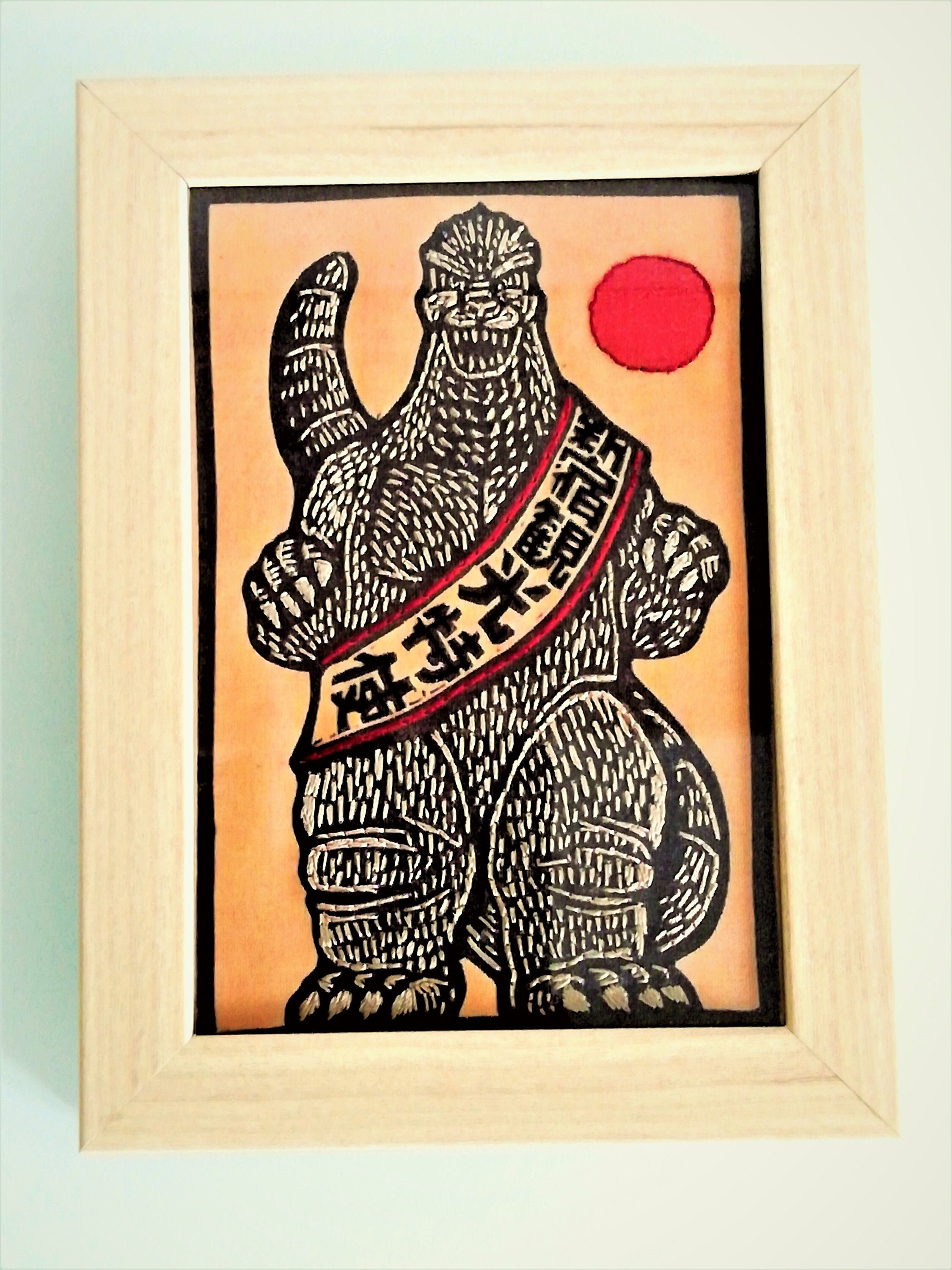 Image Imprimée Tissu d'un Envoyé Spécial de Turisme Shinjuku | Godzilla et Détails Brodés à La Main