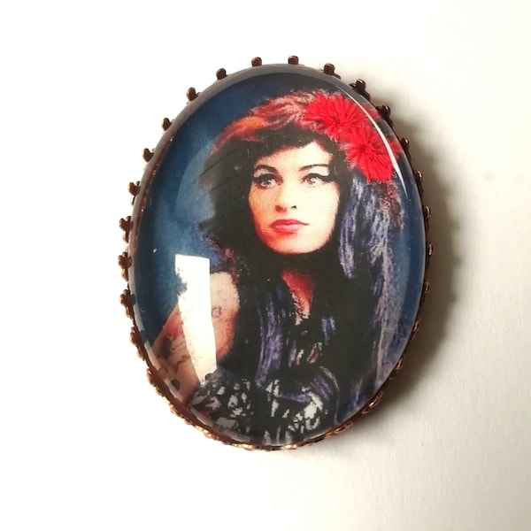 Broche brodée à la main Amy Winehouse