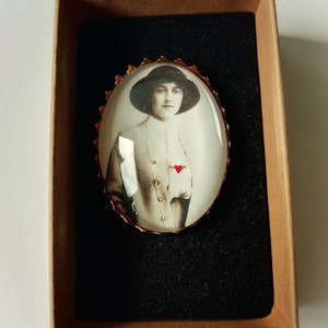 Agatha Christie hand embroidered brooch image 4