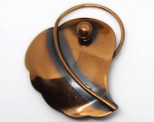 Modernist Copper Leaf Brooch, 1950s chunky jewellery, Unsigned Renoir Style Copper Jewelry. Mid-century Brooch, Jacket pin, Handcrafted