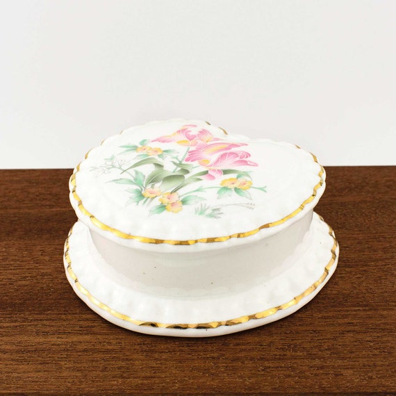 Beautiful Oval Bone China White Trinket Box with Scalloped Edges and Highlighted in Gold with Lid Ardalt Taiwan FREe DOMESTIC SHIPPING!