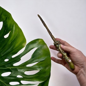 Sortilège de Natura, baguette magique - GN - Collection Fantasy - ComicCon - Blizzcon - baguette de sorcière - baguette de sorcier - renfair- costume- leakyCon-
