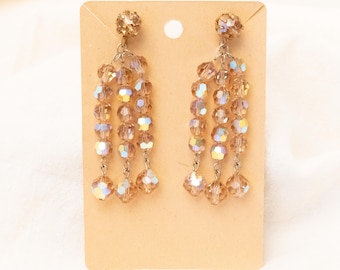 虹色に輝くビーズのクリップ式イヤリング、1960年代スタイル