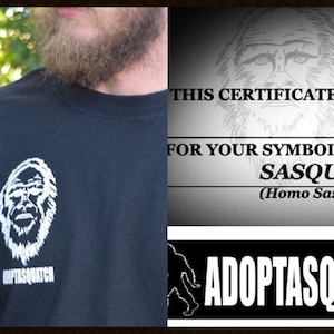 Sasquatch aanneming Geschenkpakket: tshirt, aanneming certificaat, sticker & squatch foto