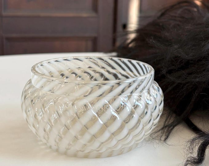 1880s Early American Pattern Glass Opalescent Reverse Swirl Berry Bowl 4.5”