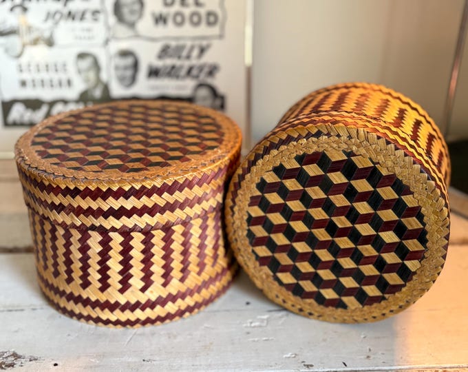 Early 1900s American Woven Straw Nesting Boxes w Geometric Pattern, Set of 2