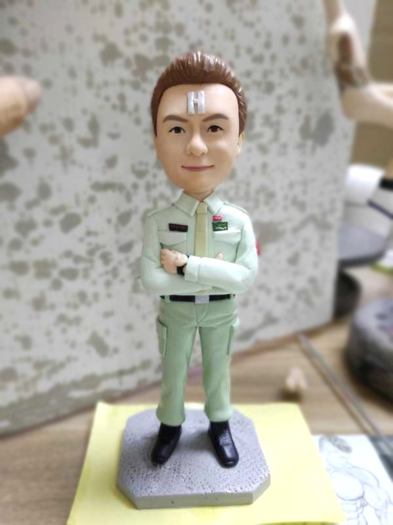 Custom figurine Personalized bobblehead / bubble head image 4