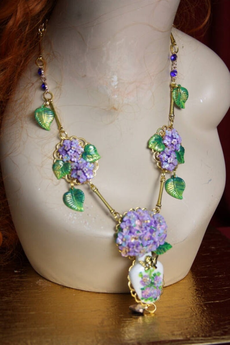 Baroque Hand Painted Sicilian Vase Hydrangea Flowers Necklace