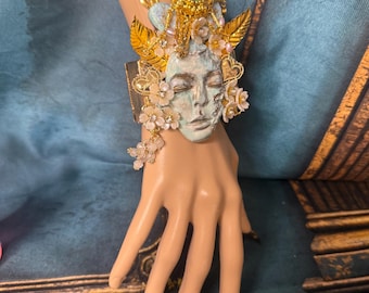 Bracciale rigido enorme con volto in larimar autentico, dipinto a mano con smalto fatato