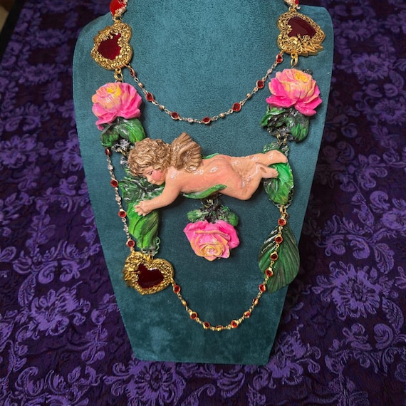 Baroque Hand-Painted Sleeping Cherub Angel Roses Pearl Necklace