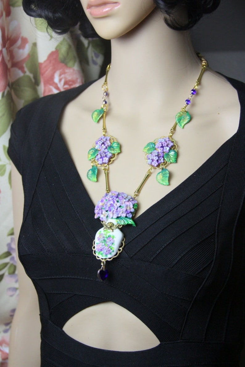 Baroque Hand Painted Sicilian Vase Hydrangea Flowers Necklace