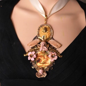 Rococo Cherubs Cameo Pendant Ribbon Stunning Necklace