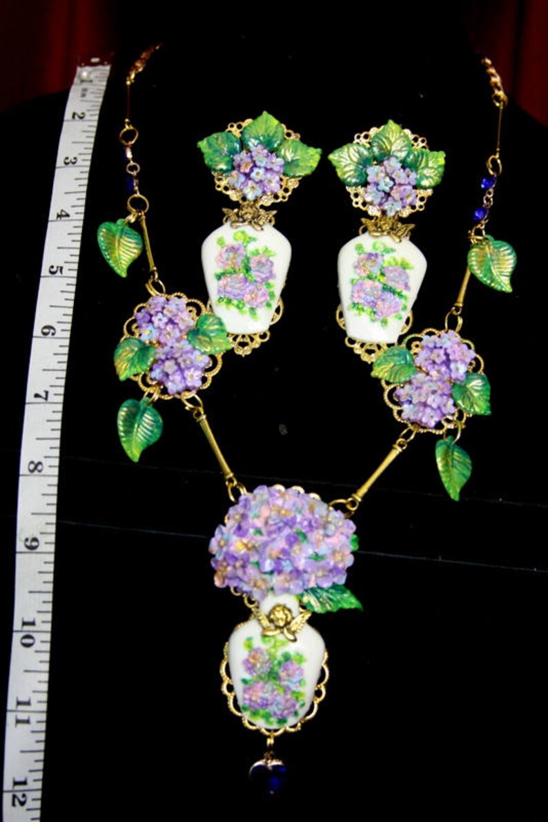 Baroque Hand Painted Sicilian Vase Hydrangea Flowers Necklace