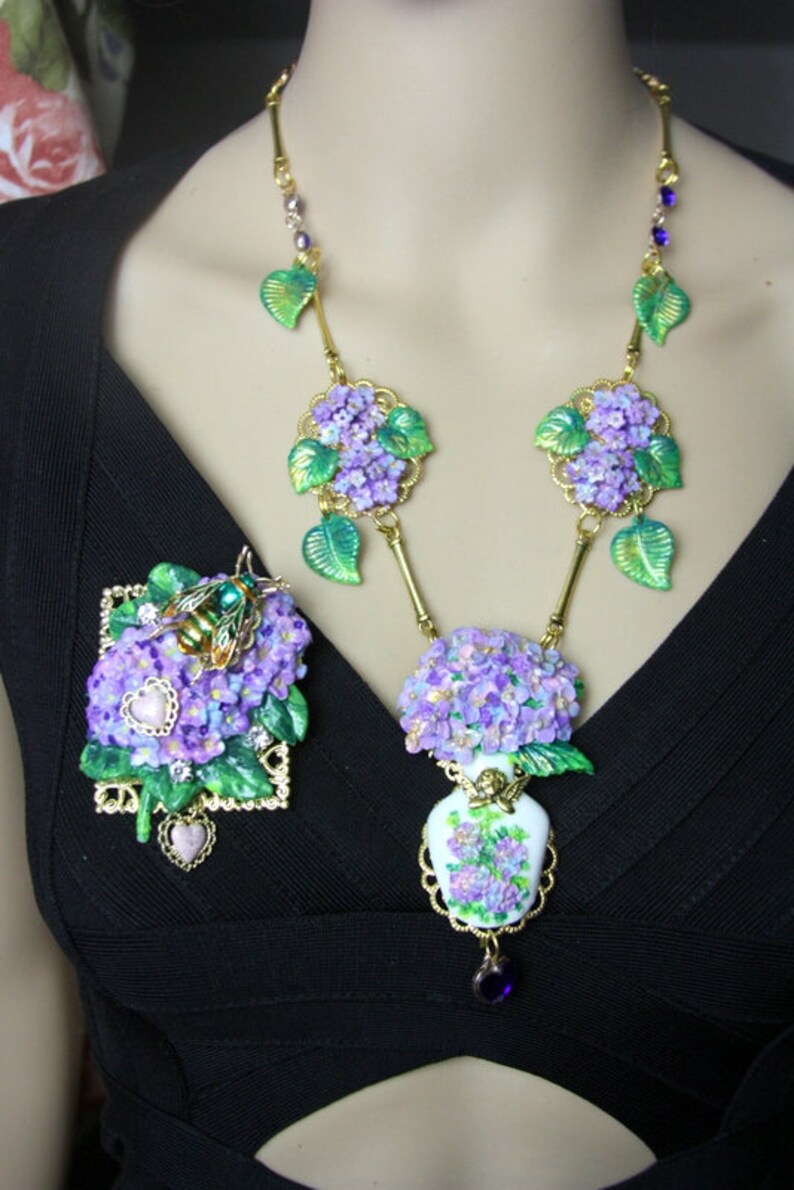 Baroque Hand Painted Sicilian Vase Hydrangea Flowers Necklace