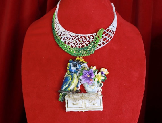Art Jewelry  3D Effect Adorable Parrot Window Flower Pod Necklace Pendant