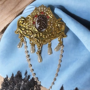 Brooch Vintage Style Carved Gold Tone Brooch Pin