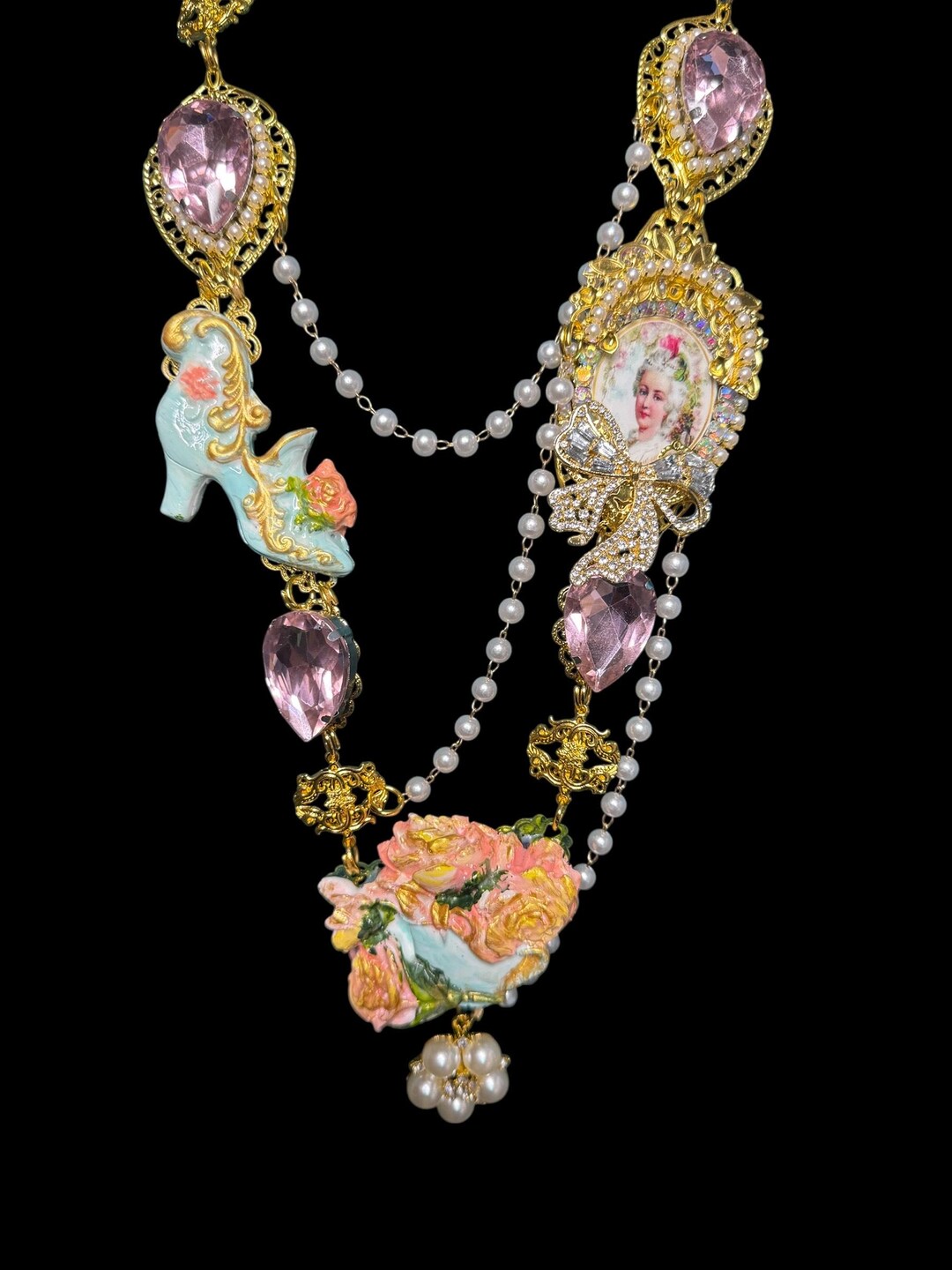 Marie Antoinette Pendant main image 0