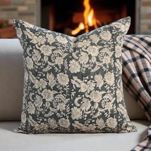 Blauer Blumen-Kissenbezug, dekoratives Kissen mit Vintage-inspiriertem botanischem Druck für Sofa oder Bett Landhauskissen im Landhausstil