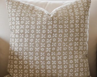 Housse de coussin géométrique neutre crème beige à petite échelle motif bloc Style d'impression oreiller minimaliste coussin de ferme moderne