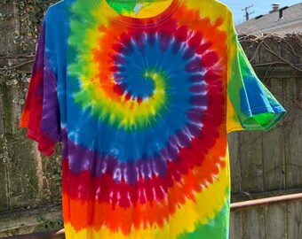 tie dye t-shirt, rainbow spiral, unisex size XL, crew neck