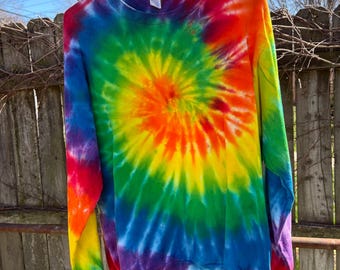 tie dye t-shirt, crew neck sweatshirt, size medium, rainbow