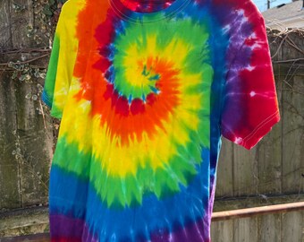 tie dye t-shirt, rainbow spiral, unisex size medium, crew neck