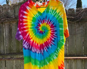tie dye t-shirt, rainbow spiral, unisex size 2XL, v-neck