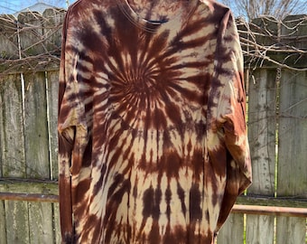 tie dye t-shirt, long sleeve crew neck, size extra large, brown spiral