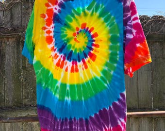 tie dye t-shirt, rainbow spiral, unisex size XL, v-neck