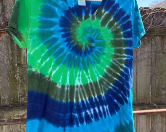 tie dye t-shirt, blues and greens, spiral, size large ladies v neck