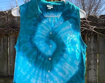 tie dye button down collared shirt, blue spiral, ladies size large