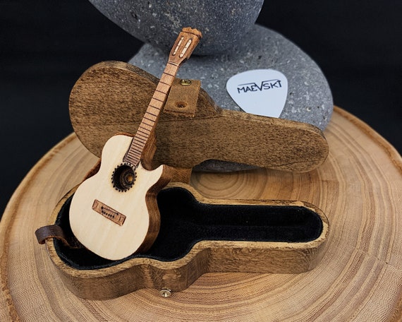 Créatif Porte-clés De Guitare Pour Hommes, Cadeau D'anniversaire Pour Sac À  Dos - Temu France