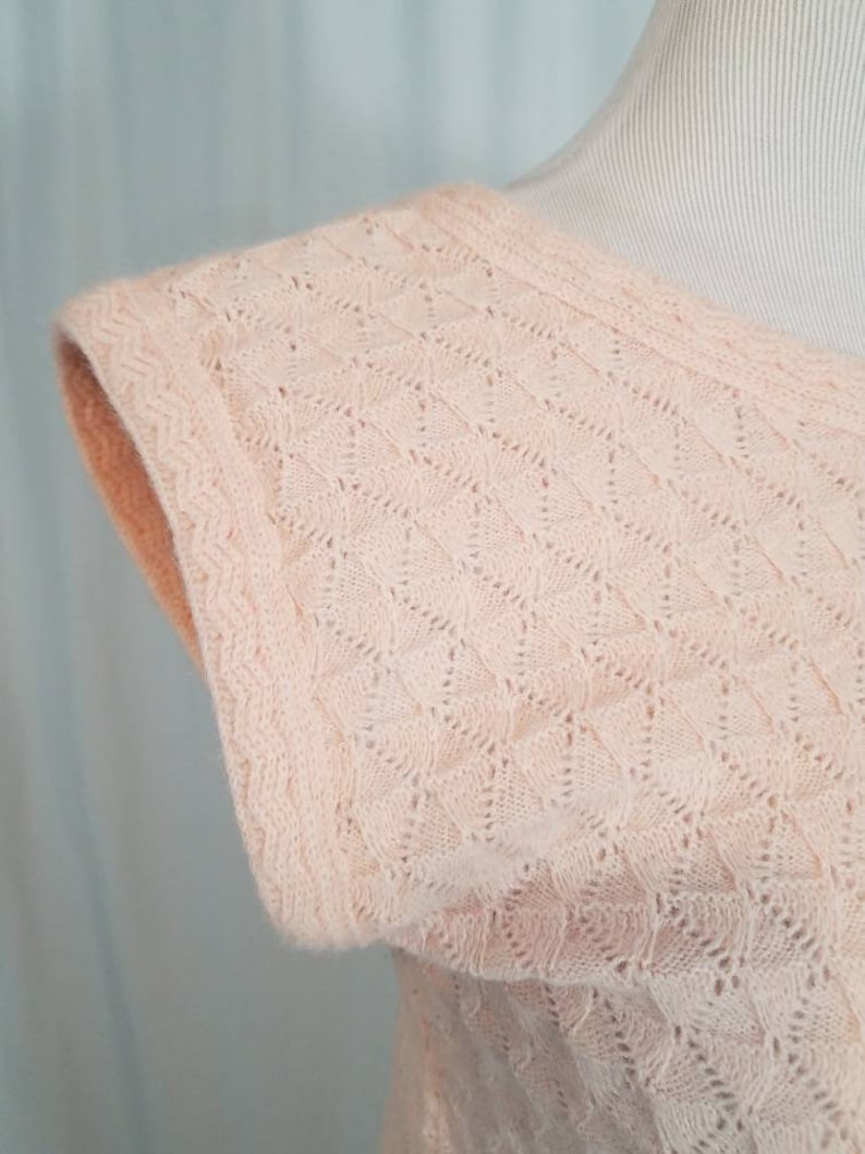 Size Small 70s Blush Pink Eyelet Knit Sleeveless Sweater Vest Blouse