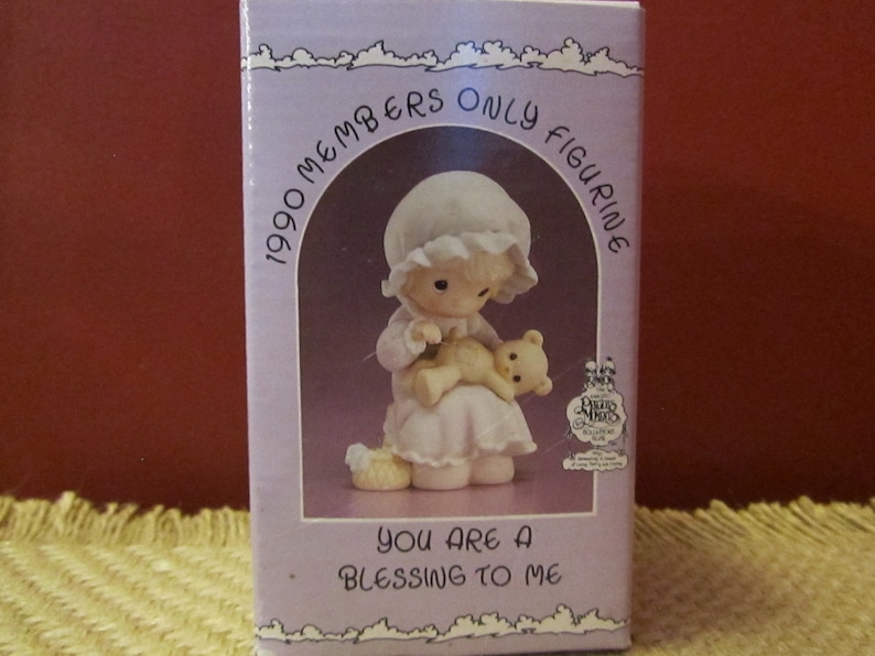 VintagePrecious Moments You Are A Blessing To Me PM902 Member/'s Only Girl with Bear New In Box With Tags Valentine/'s Day Gift For Friend