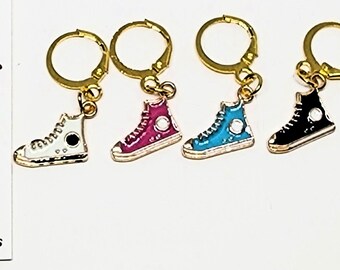 4PCS - Fashionable Sneakers (Colors may vary) - Lobster Clasp Stitch Markers - Perfect for Knitting