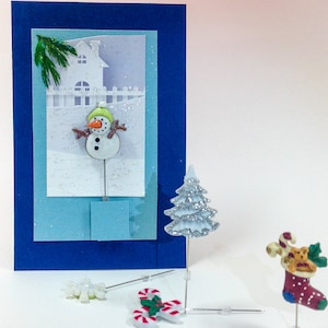 Decoratieve spelden. Winter seizoen pinnen, rendieren, sneeuwvlok, boom, sneeuwpop, candycane, jongen, meisje, vos, vakantie sok, puppy hond, uw keuze