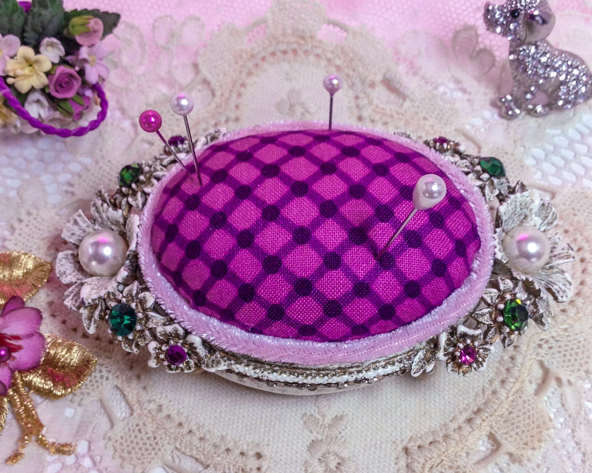ピンクッション 素敵なフロレンツァの花 ラインストーン 鋳造金属 