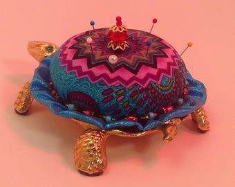 Pin Cushion Turtle Gold-Plated Cast Metal XL Polly Bergen Signed Unique Hand Made Quilter Gift Woman Girlfriend 4.75"x3.5"H 5 oz #1792 Keep
