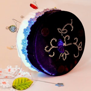Pincushion Beautiful XXL Cotton/Linen Vintage Flower Embroidery Round Elegant Gold/Blue Daisy Satin Floral Weighted 3.5 D 4 oz #3846 Keep