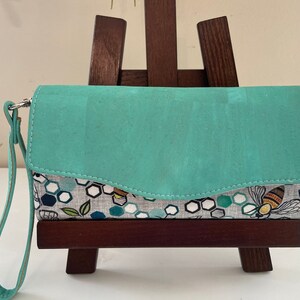 Cork Clutch Wallet, NCW, embrague de mujer, billetera grande, billetera de pulsera, billetera de acordeón, bolsos emmaline, NCW, billetera vegana, cuero vegano