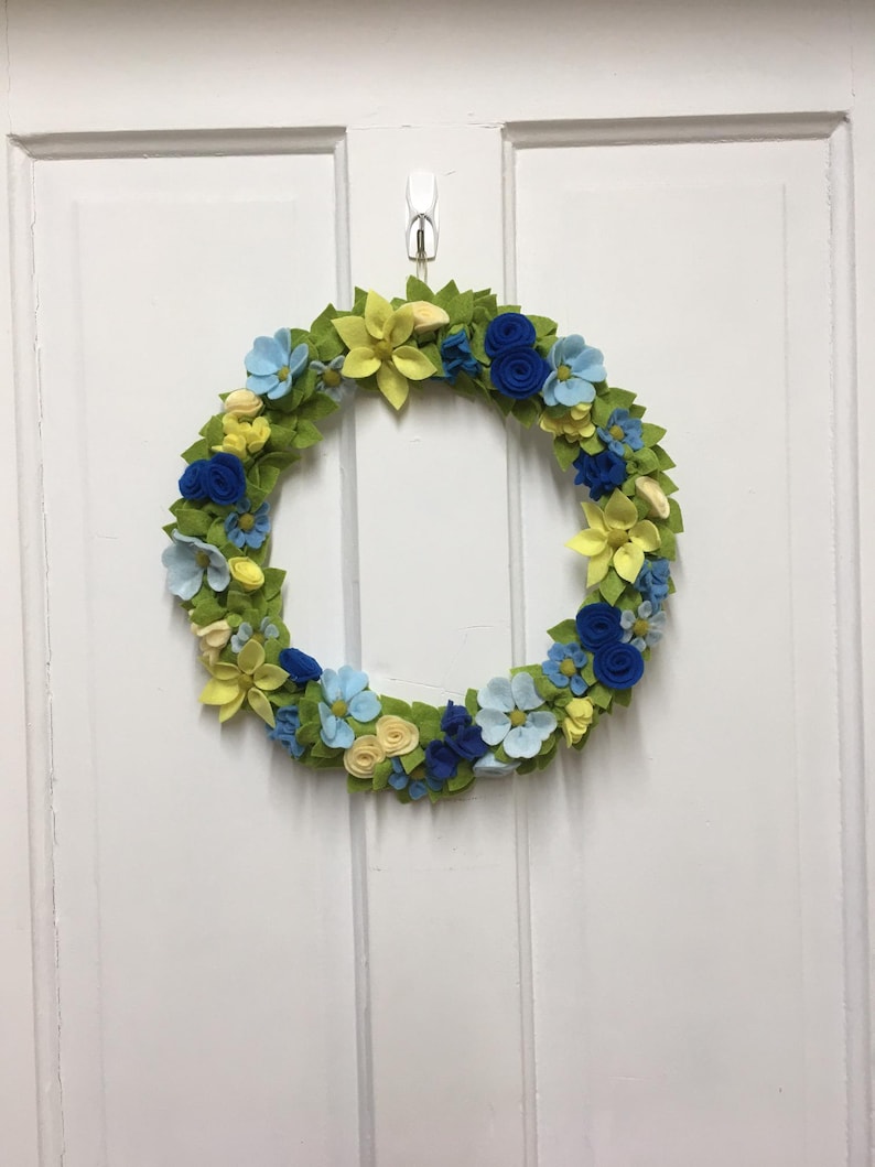 Blue and Yellow Felt Flower Wreath, Spring Wreath, Housewarming bild 2