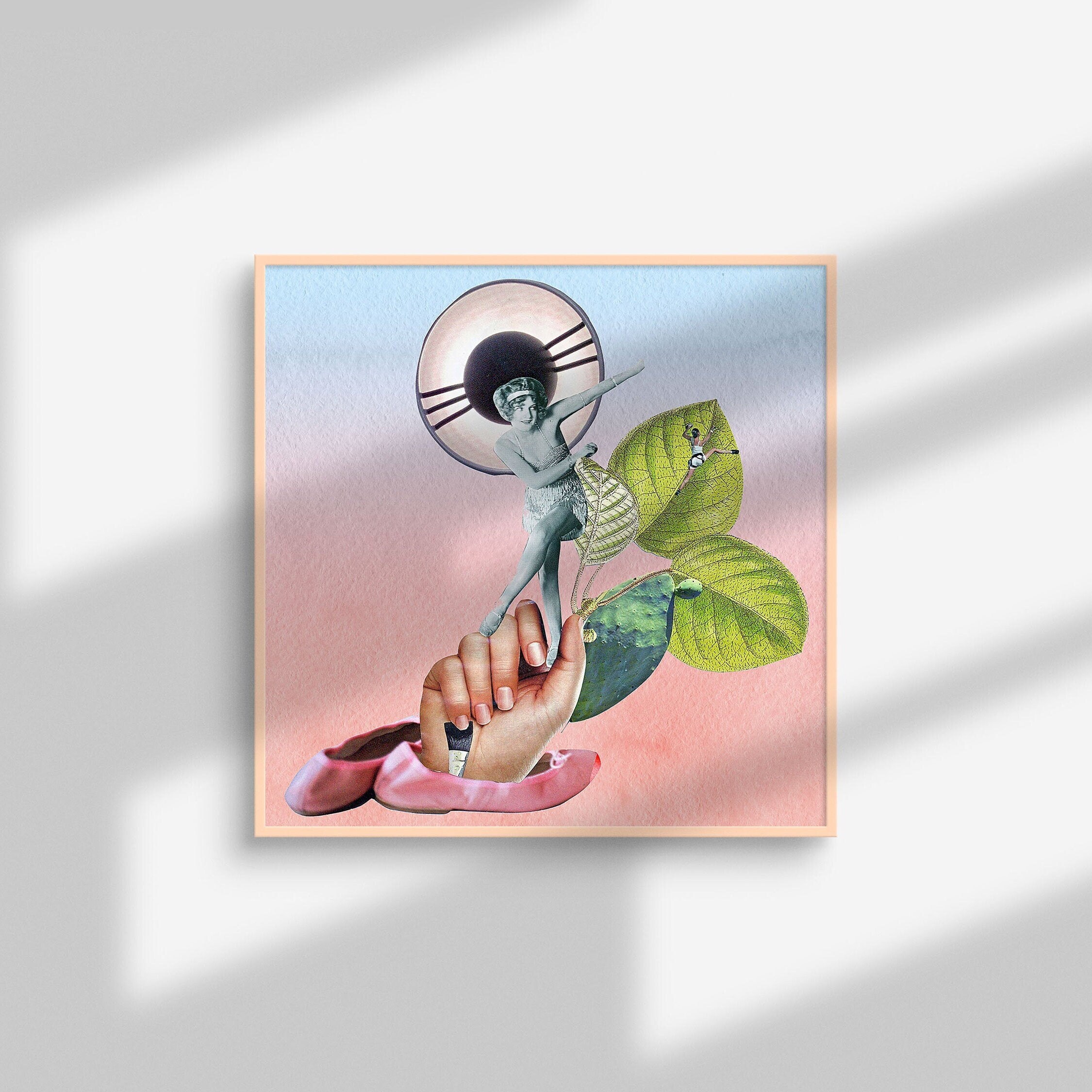 Illustration Surréaliste, Danseuse Dans Son Cabinet de Curiosité, Décor Bohème Chic, Décoration Scan