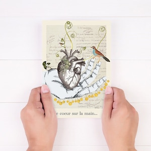 Cartolina "Il cuore sulla mano", collage digitale, espressione idiomatica, formato A6, regalo per lei, donna impegnata.