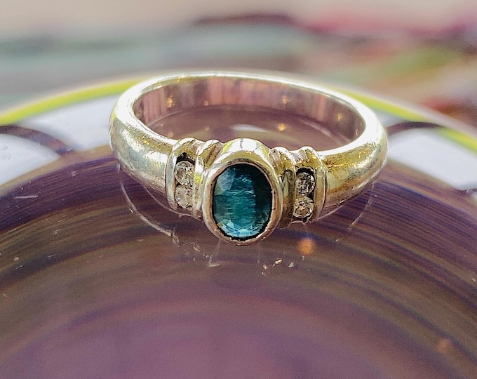 Classic Modern Vintage Natural Sapphire Ring