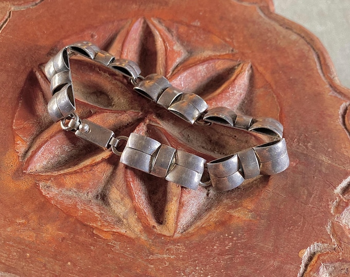 Vintage Texco Solid Sterling Silver Bow Bracelet